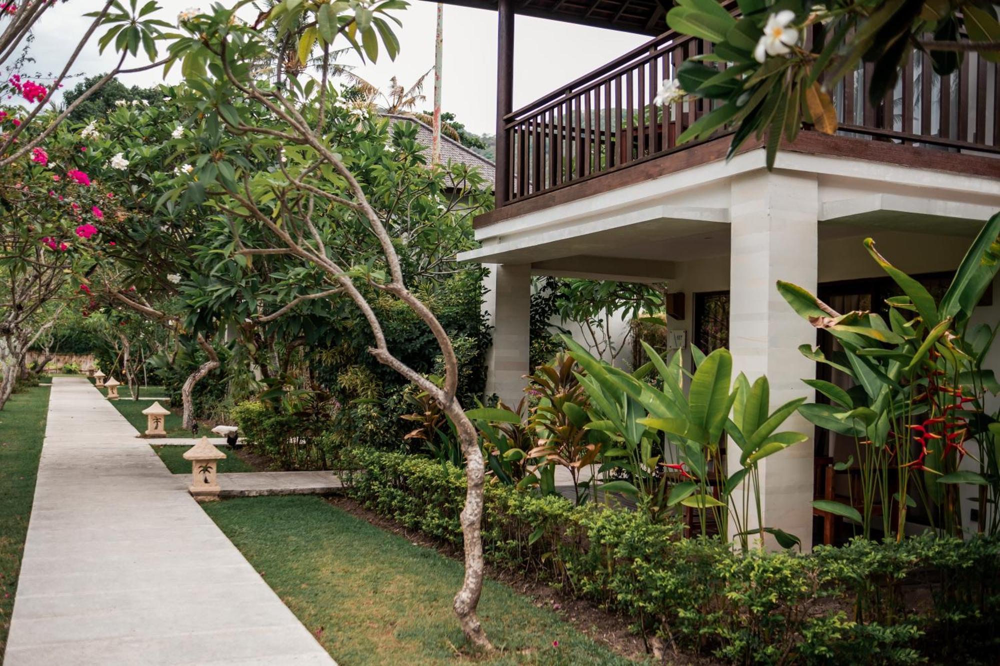 Living Asia Resort And Spa Senggigi Exterior photo